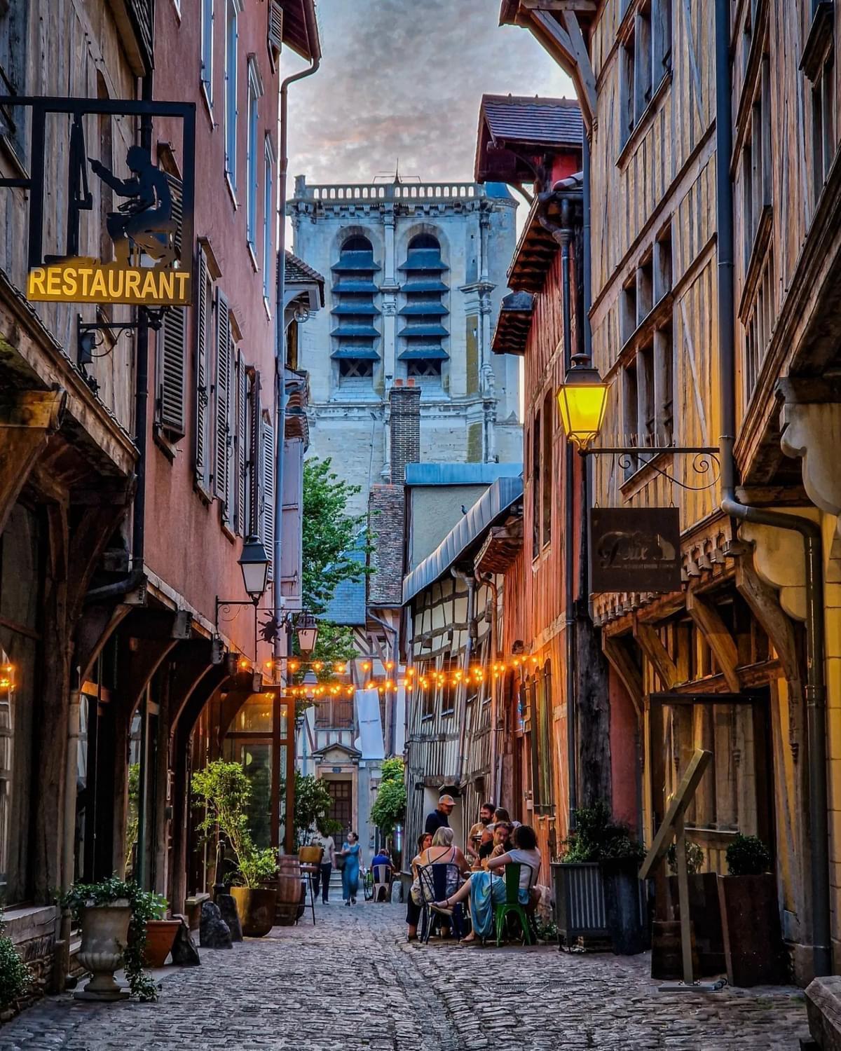 Le Sacre Troyes